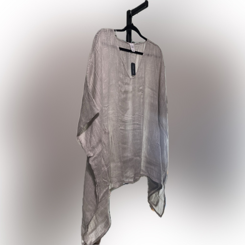 Beautiful NWT free-flow tunic one-size from Melrose and Market